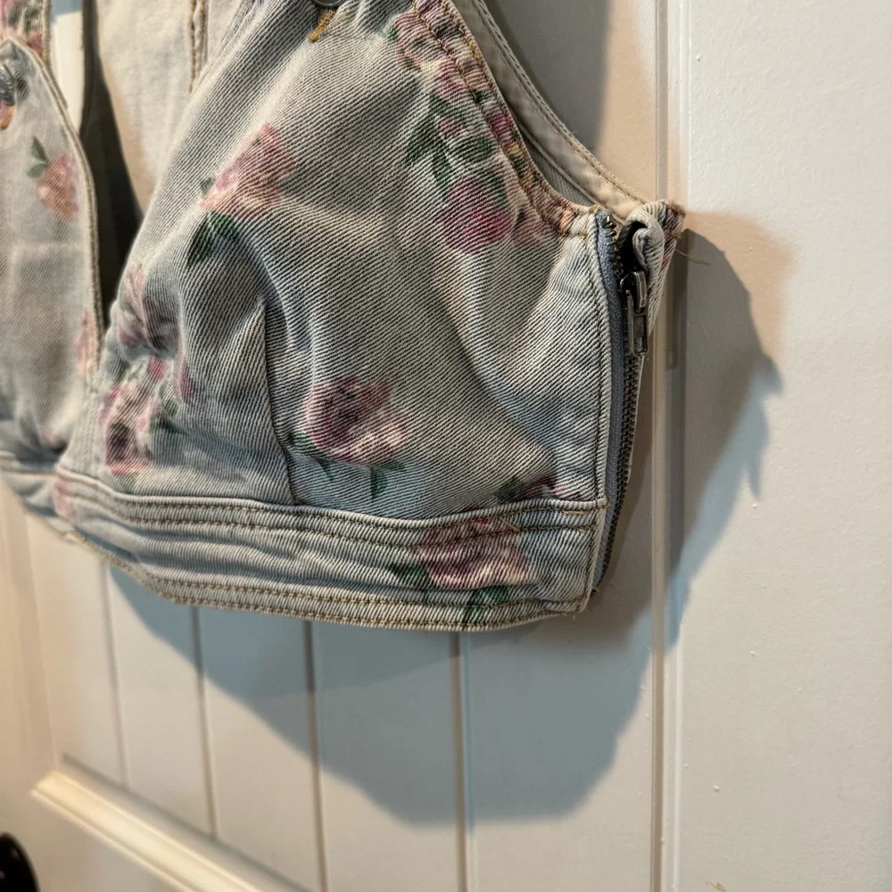 Wild Fable Light Wash Denim Floral Crop Top with Pink Roses - Picture 6 of 9